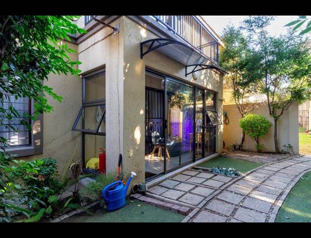 2 BEDROOM APARTMENT FOR SALE IN ROOSEVELT PARK